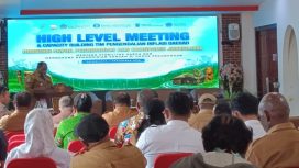 Bupati Jayawijaya Atenius Murip, S.H., M.H. saat memberikan sambutannya di kegiatan High Level Meeting (HLM) dan Capacity Building di Grand Hotel Baliem, selasa 1 september 2026.
Foto : Istimewa