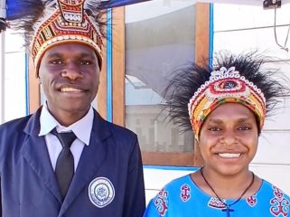 Rain Mote Asal Paniai dan Julian Tebai Asal Dogiyai, siswa Mepa Boarding School yang menjadi MC pada Dies Natalis ke-1 Mepa Boarding School. Foto: Agis Pranoto/KabarPapua.co 