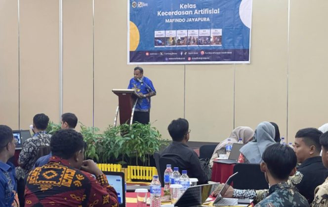 
					Sekretaris Dinas Pendidikan dan Kebudayaan Kota Jayapura Yoppi Yoram Hanueb saat memberikan sambutan dalam pembukaan Pelatihan Kelas Kecerdasan Artifisial-AIGTS, yang digelar Mafindo Jayapura di Kota Jayapura, Papua. (KabarPapua.co/Cunding Levi)