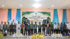 Foto bersama usai Maulid Nabi Muhammad SAW 1448 Hijriah di Gedung Serbaguna Darussalam Serui. (KabarPapua.co/Ainun Faathirjal)