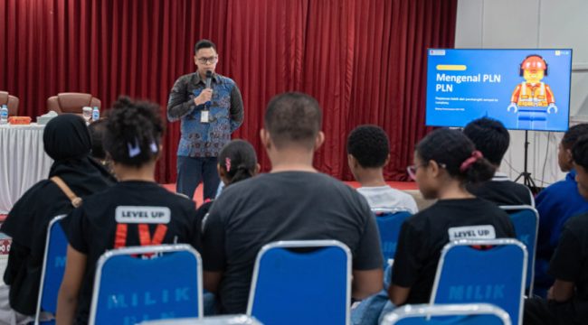Tingkatkan literasi kelistrikan generasi muda, PLN edukasi siswa Level Up Learning Center Jayapura. (Foto dok: PLN UIW Papua dan Papua Barat)