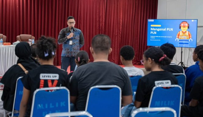 
					Tingkatkan literasi kelistrikan generasi muda, PLN edukasi siswa Level Up Learning Center Jayapura. (Foto dok: PLN UIW Papua dan Papua Barat)