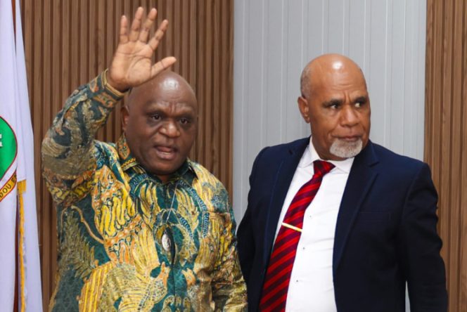 
					Menteri HAM Natalius Pigai dan Wagub Papua Tengah Deinas Geley. (Foto dok: papuatengahprov.go.id)