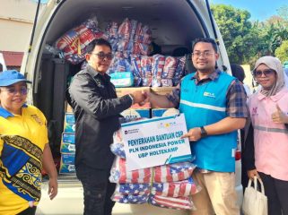 Bentuk kepedulian dan komitmen ke masyarakat sekitar, PLN Indonesia Power UBP Holtekamp salurkan bantuan kemanusiaan kepada masyarakat terdampak kebakaran di Kota Jayapura. (Foto dok: PLN Indonesia Power UBP Holtekamp)
