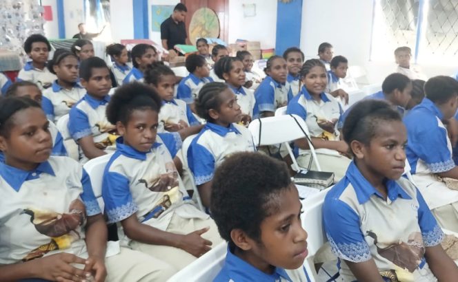 
					Para siswa-siswi Mepa Boarding School saat perayaan Dies Natalis Ke-1. (KabarPapua.co/Agies Pranoto) 