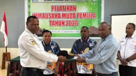 Staf Ahli Bupati Jayawijaya, Natalis Mumpu membuka kegiatan Pelatihan Wirausaha Muda Pemula Kabupaten Jayawijaya Tahun 2026. (Foto dok: Kominfo Jayawijaya)