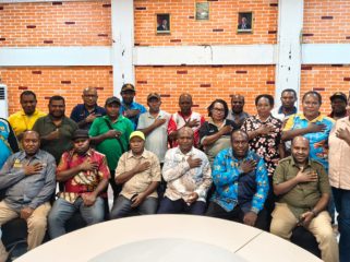 Foto bersama para pejabat ASN asal Deiyai usai gelar rakor persiapan penyambutan kunker Gubernur Papua Tengah. (Foto dok: IST)