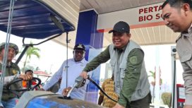 Suasana pengisian BBM di SPBU khusus  bagi petani di Tanah Miring, Merauke. (Foto dok: Pertamina Papua)