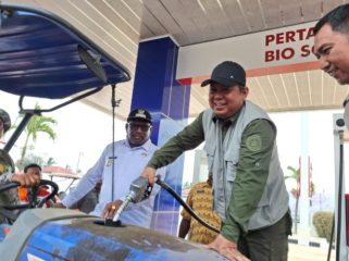 Suasana pengisian BBM di SPBU khusus  bagi petani di Tanah Miring, Merauke. (Foto dok: Pertamina Papua)