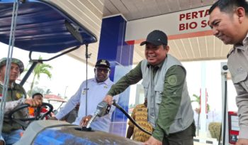 Suasana pengisian BBM di SPBU khusus  bagi petani di Tanah Miring, Merauke. (Foto dok: Pertamina Papua)