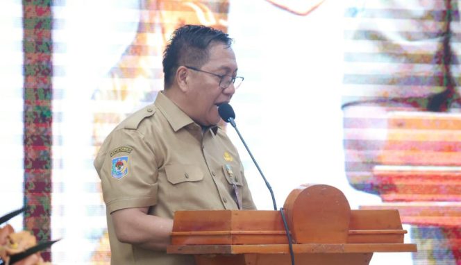 
					Sekretaris Daerah (Sekda) Silwanus Soemoele. (Foto dok: papuatengahprov.go.id)