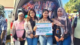 Bersama manajemen PLN Indonesia Power UBP Holtekamp dan PIKK Cenderawasih, Srikandi hadir langsung di tengah masyarakat terdampak kebakaran salurkan bantuan sekaligus memberikan dukungan moril kepada para korban. (Foto dok: IST)