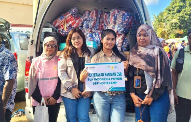 
					Bersama manajemen PLN Indonesia Power UBP Holtekamp dan PIKK Cenderawasih, Srikandi hadir langsung di tengah masyarakat terdampak kebakaran salurkan bantuan sekaligus memberikan dukungan moril kepada para korban. (Foto dok: IST)