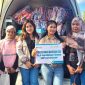 Bersama manajemen PLN Indonesia Power UBP Holtekamp dan PIKK Cenderawasih, Srikandi hadir langsung di tengah masyarakat terdampak kebakaran salurkan bantuan sekaligus memberikan dukungan moril kepada para korban. (Foto dok: IST)