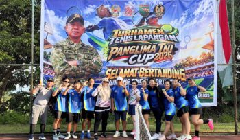 Tim JTC Serui Kabupaten Kepulauan Yapen berfoto bersama dalam Turnamen Tenis Lapangan Panglima TNI Cup 2026. (Foto dok: IST)
