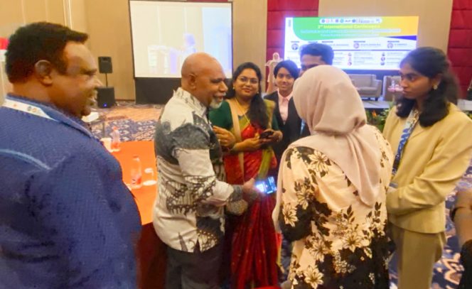 
					Wagub Papua Tengah Deinas Geley diundang menjadi pembicara pada  konferensi internasional bertema  Rekonfigurasi Tata Kelola SDA.
