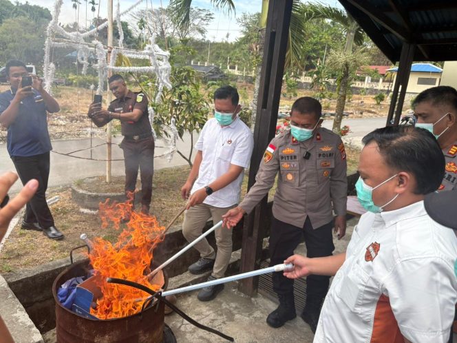 
					Pemusnahan narkotika di Polres Nabire. Foto: Humas Polres Nabire.  