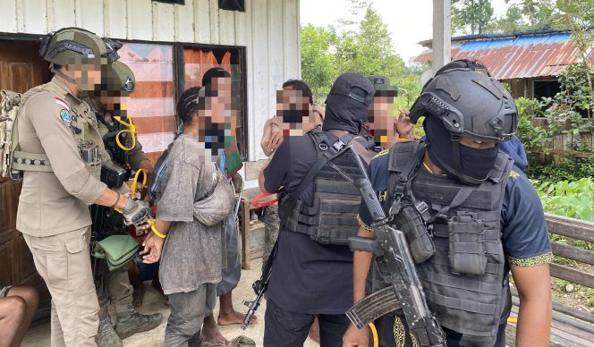 
					Penggerebekan sarang KKB di Dekai, Kabupaten Yahukimo. Foto: Satgas Damai Cartensz