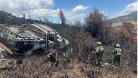 Mobil lajuran Wamena-Mbua dan sopirnya yang dibakar OPM Ndugama. Foto: Satgas TNI Habema 