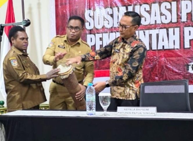 
					Gubernur Papua Tengah Minta Pimpinan OPD Tak Biarkan Pelanggaran Disiplin ASN