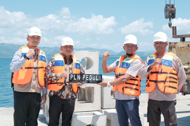 
					PLN Indonesia Power UBP Holtekamp turut berpartisipasi melalui program PLN Unit Pelaksana Pembangkitan menghadirkan rumah ikan berbahan Fly Ash and Bottom Ash (FABA),Foto: PLN IP UBP Holtekamp