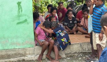 Demerina Uwamang, salah satu korban penculikan dan penyanderaan di Distrik Jila, Kabupaten Mimika akhirnya dikembalikan kepada pihak keluarga di Timika pada Jumat 25 September 2026.Foto: Satgas Damai Cartenz