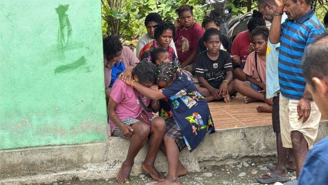 
					Demerina Uwamang, salah satu korban penculikan dan penyanderaan di Distrik Jila, Kabupaten Mimika akhirnya dikembalikan kepada pihak keluarga di Timika pada Jumat 25 September 2026.Foto: Satgas Damai Cartenz