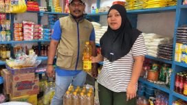 ⁠Penyaluran Minyakita di RPK Reskia, Pasar Aroro Iroro Serui. Foto: Ainun Faathirjal/Kabarpapua.co