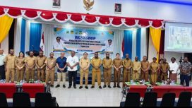Foto bersama usai pembukaan Workshop Penguatan Kapasitas Sekretariat Bersama (Sekber) Provinsi dan Kabupaten Program Bangkit Papua Tengah Tahun 2026, di Aula RRI Nabire. (KabarPapua.co/Agies Pranoto)