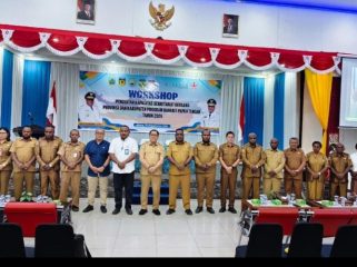 Foto bersama usai pembukaan Workshop Penguatan Kapasitas Sekretariat Bersama (Sekber) Provinsi dan Kabupaten Program Bangkit Papua Tengah Tahun 2026, di Aula RRI Nabire. (KabarPapua.co/Agies Pranoto)
