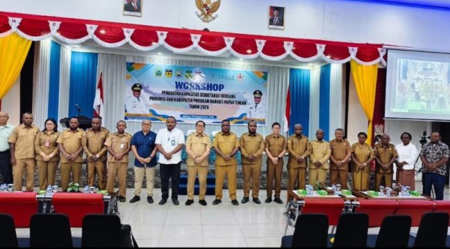 Foto bersama usai pembukaan Workshop Penguatan Kapasitas Sekretariat Bersama (Sekber) Provinsi dan Kabupaten Program Bangkit Papua Tengah Tahun 2026, di Aula RRI Nabire. (KabarPapua.co/Agies Pranoto)