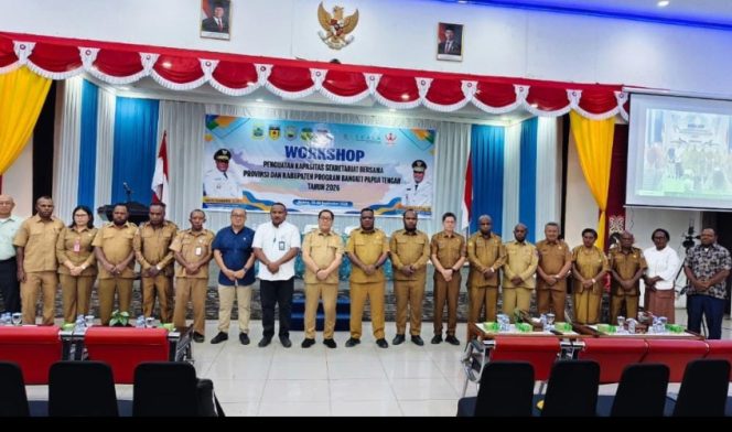 
					Foto bersama usai pembukaan Workshop Penguatan Kapasitas Sekretariat Bersama (Sekber) Provinsi dan Kabupaten Program Bangkit Papua Tengah Tahun 2026, di Aula RRI Nabire. (KabarPapua.co/Agies Pranoto)