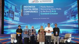 Wakil Ketua Umum AMSI, Citra Dyah Prastuti, Kepala UPT Pengembangan Mutu Produk Industri-Teknologi Kreatif Surabaya Fitri Arishanty Hamsy, Staf Ahli Bidang Riset Pendidikan dan Hubungan Kelembagaan Kementerian Ekonomi Kreatif Dian Permanasari, Founder dan Owner Namira Ecoprint Yayuk Eko Agustin, Editor-in-Chief Good News From Indonesia (GNFI) Akhyari Hananto, dan Wakil Ketua Umum AMSI, Upi Asmaradhana berfoto bersama setelah selesai Panel 3 dalam rangkaian Indonesia Digital Media Conference (IDMC) 2026, di Hotel Shangri-La, Surabaya, Jawa Timur, Rabu 28 Oktober 2026. (Foto dok: AMSI)