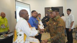 Pemkab Puncak melalui Bupati Puncak Elvis Tabuni resmi menyerahkan DPA Perubahan TA 2026 kepada seluruh OPD Kabupaten Puncak. (Foto dok: Diskominfo Puncak)