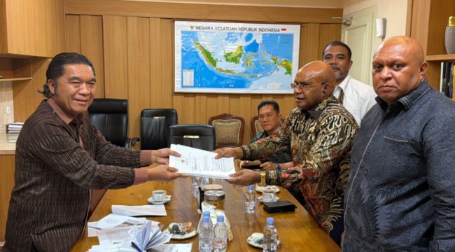 Bupati Puncak Elvis Tabuni bersama jajarannya bertemu Setwapres RI di Istana Wakil Presiden, Jakarta, Senin, 19 Oktober 2026. (Foto dok: Diskominfo Puncak)
