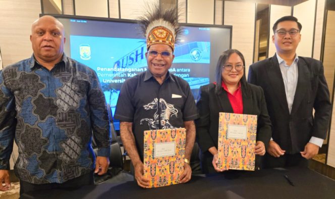 
					Pemkab Puncak yang diwakili Bupati Puncak Elvis Tabuni melakukan kerjasama dengan  Universitas Sugeng Hartono (USH) Solo. (Foto dok: Diskominfo Puncak)