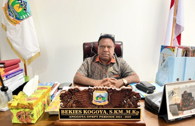 
					Wakil Ketua III DPRP Papua Tengah, Bekies Kogoya, S.KM., M.Kp. 