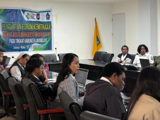 Penguatan Forum Kemitraan  terkait penanggulangan AIDS, Tuberkulosis (TBC), dan Malaria di Kabupaten Jayawijaya.
Foto : Agris Wistrijaya/KabarPapua.co