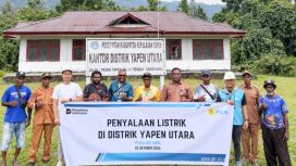 Penyalaan listrik di empat kampung di wilayah Yapen Utara, Kabupaten Kepulauan Yapen, sebagai upaya PLN memperluas akses listrik bagi masyarakat. (Foto dok: IST)
