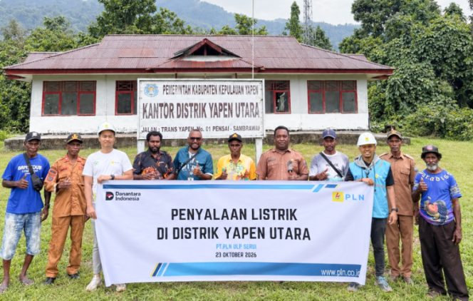 
					Penyalaan listrik di empat kampung di wilayah Yapen Utara, Kabupaten Kepulauan Yapen, sebagai upaya PLN memperluas akses listrik bagi masyarakat. (Foto dok: IST)
