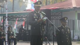 Dandim 1709 Yawa Letkol Inf Ahmad Albar saat memimpin upacara HUT Ke-81 TNI di Lapangan Sapta Marga, Serui. (KabarPapua.co/Ainun Faathirjal)
