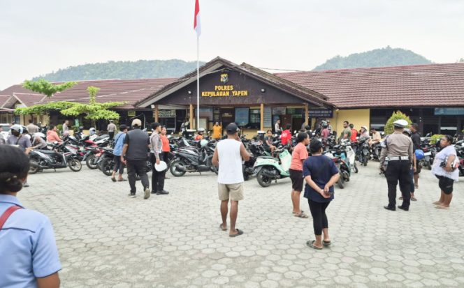 
					Satlantas Polres Kepulauan Yapen melaksanakan Operasi Patuh Cartenz 2026 di depan Mapolres Kepulauan Yapen, Rabu, 28 Oktober 2026. (Foto dok IST)
