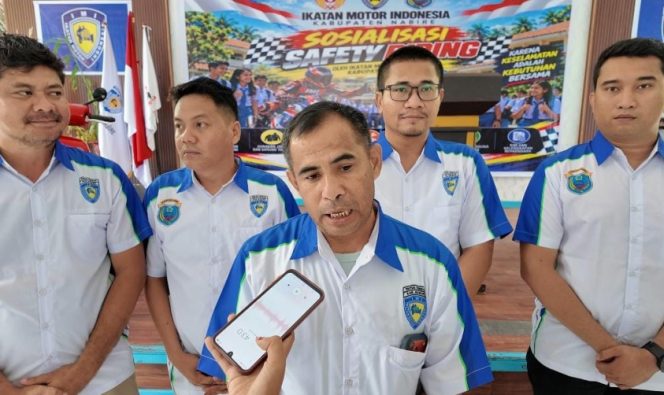 
					IMI Nabire memberikan keterangan pers terkait kegiatan sosialisasi safety riding ke para pelajar di Nabire. (KabarPapua.co/Agies Pranoto)