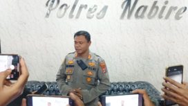 Kapolres Nabire AKBP Samauel D. Tatiratu saat memberikan keterangan kepada wartawan di Nabire. (KabarPapua.co/Agies Pranoto) 