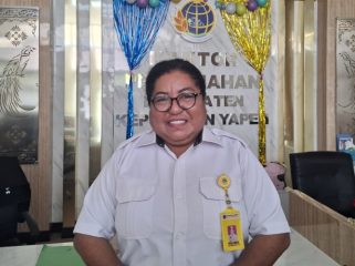 Kepala Kantor Pertanahan Kabupaten Kepulauan Yapen, Folitha Sintje Sawaki. (KabarPapua.co/Ainun Faathirjal)