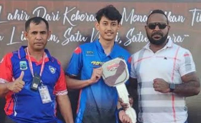 
					La Ode Nuri, Ketua IMI Nabire. (sebelah kiri). (Foto dok: IST)