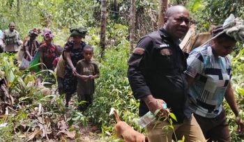 Komnas HAM Papua memulangkan para pengungsi yang berasal dari Maybrat. Foto: Komnas HAM Papua.
