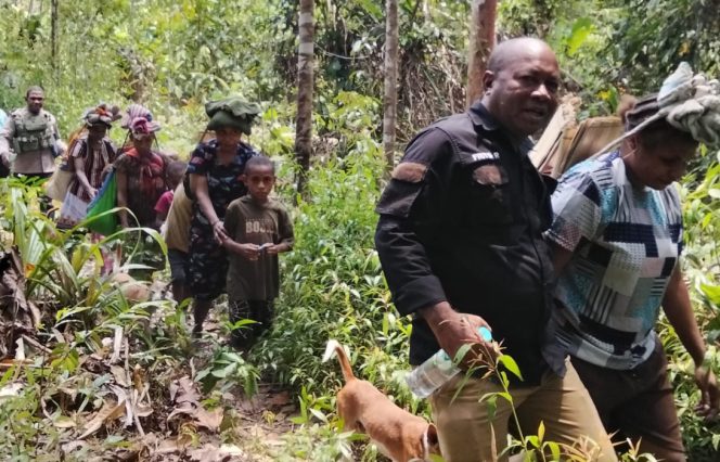 
					Komnas HAM Papua memulangkan para pengungsi yang berasal dari Maybrat. Foto: Komnas HAM Papua.