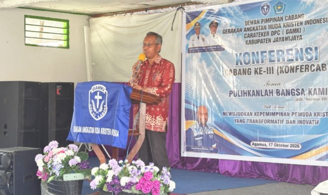 
					Plt Sekda Kabupaten Jayawijaya Tinggal Wusono saat memberikan sambutan pada Konfercab III GAMKI Kabupaten Jayawijaya Tahun 2026. (KabarPapua.co/Agris Wistrijaya)
