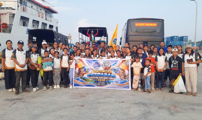 
					Kontingen Pesparani Katolik Kabupaten Yapen saat tiba di Biak Numfor. (KabarPapua.co/Agies Pranoto)